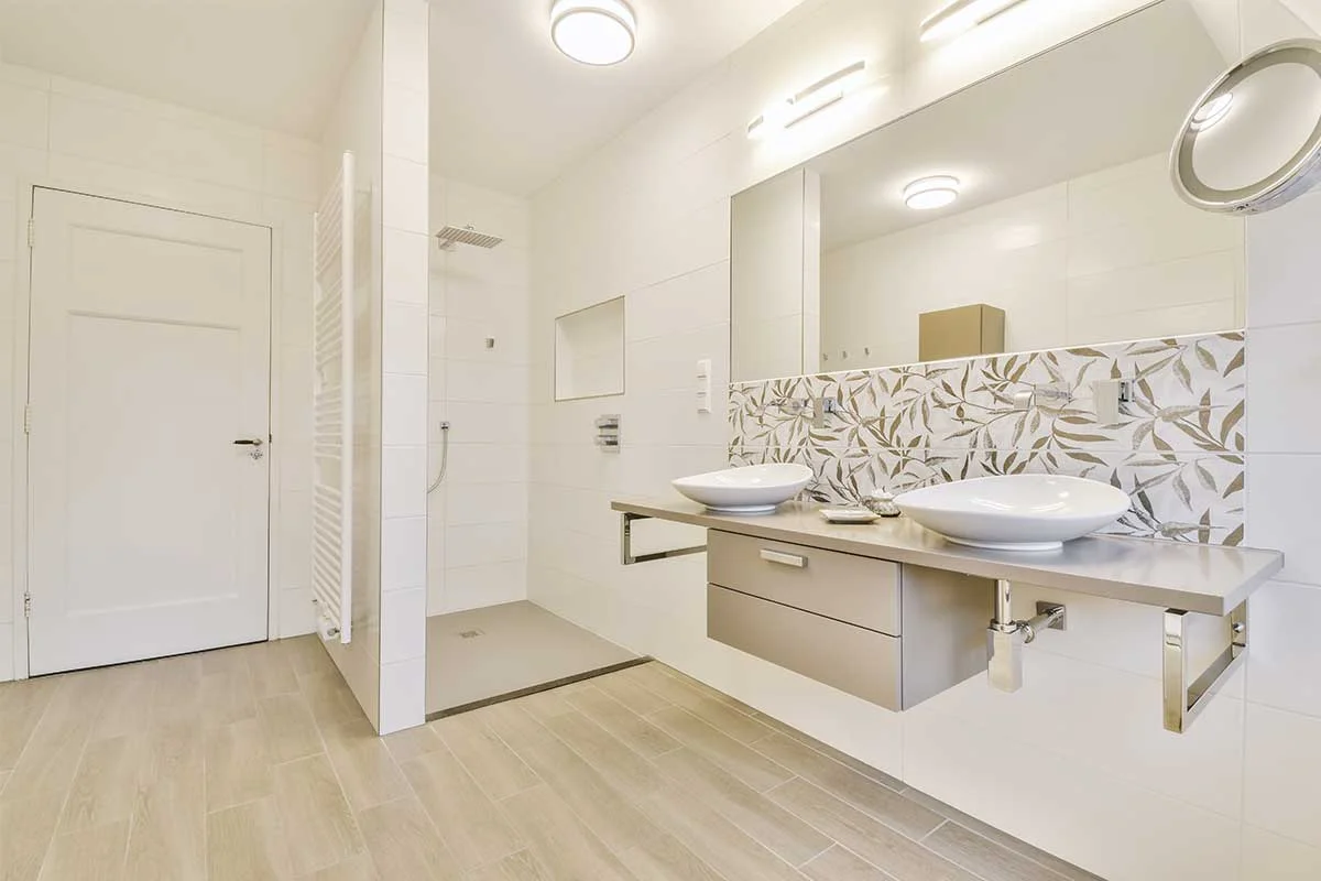 Waaraan herken ik een seniorenvriendelijke badkamer?