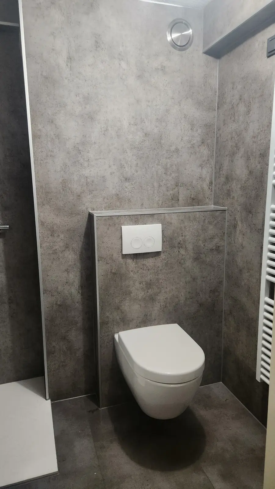 Wastafelmeubel en inloopdouche